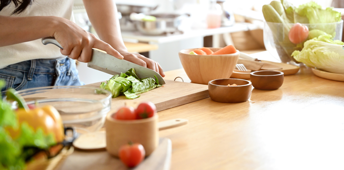 Image of cutting vegetables with a knife