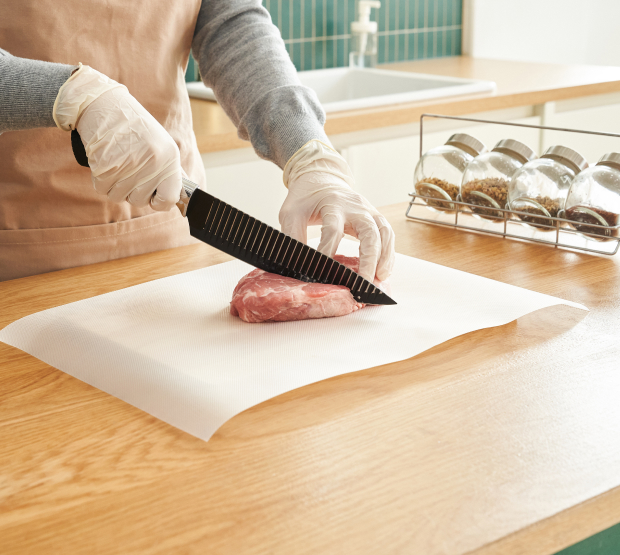 EZN image of cutting meat while wearing sanitary gloves